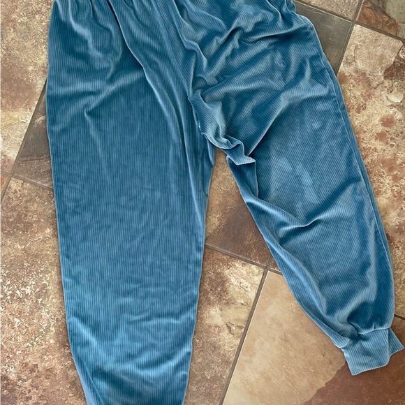 Victoria Secret velour set - Picture 3 of 8